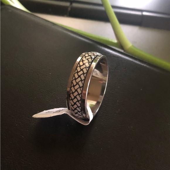 2 pcs Stainless Steel Silver and Black Patterned Rings Size 11 - Picture 4 of 5